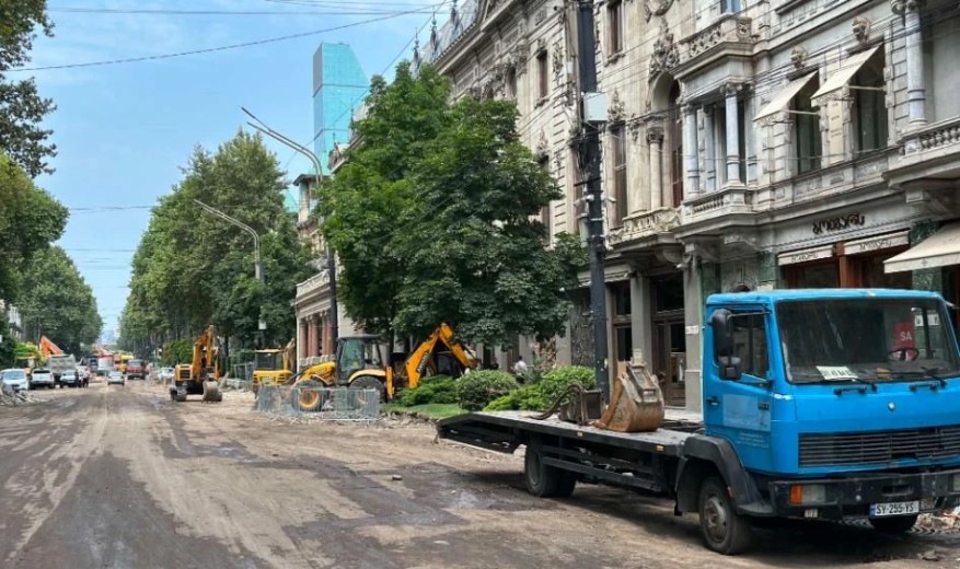 ტრავერტინის ფილები, ველობილიკი - რუსთაველსა და კოსტავაზე ტროტუარების რეაბილიტირებისთვის დამატებით, 7.8 მლნ ლარის ტენდერები გამოცხადდა